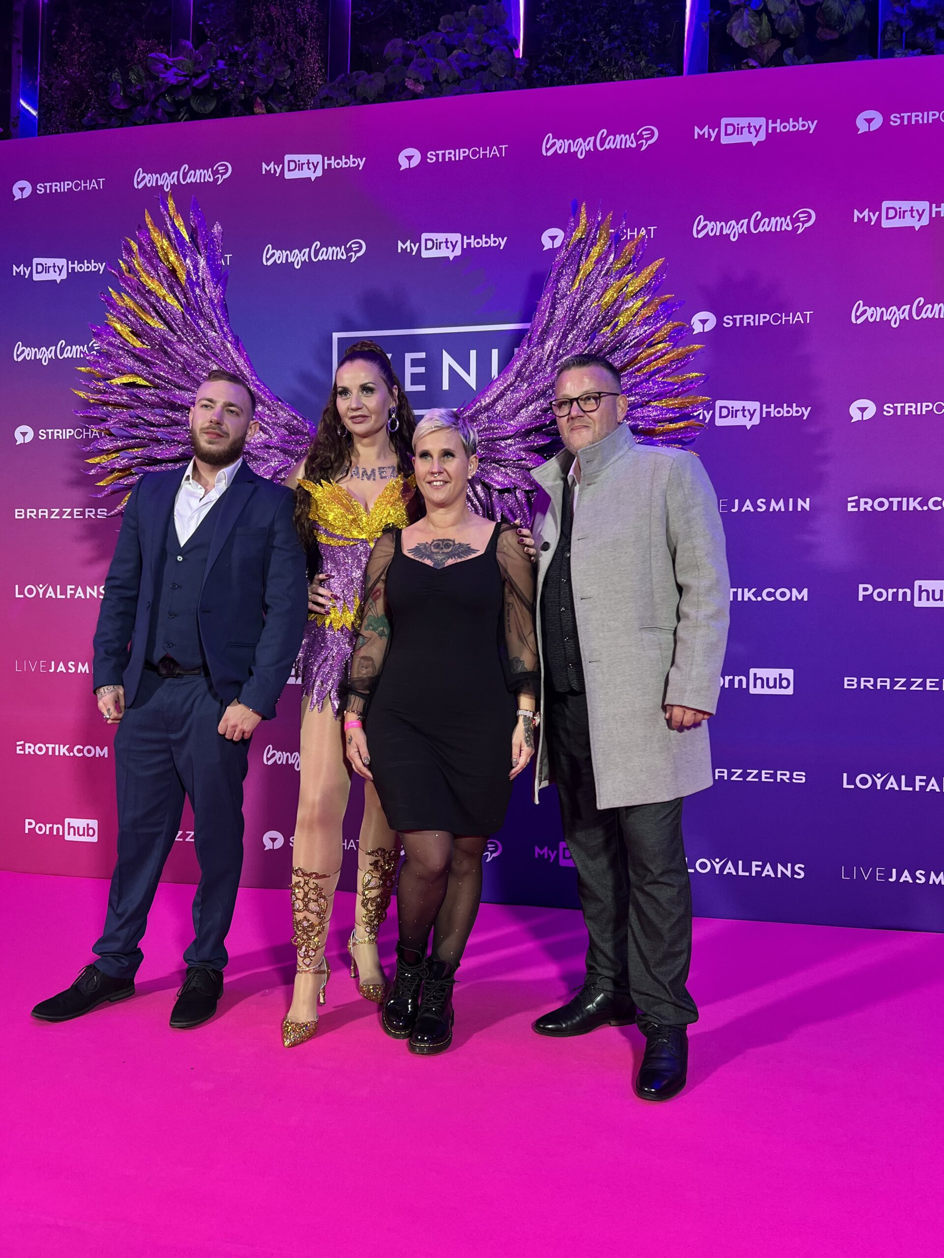 Famez triumphiert bei den Venus Awards 2024: Engel auf dem roten Teppich und dritter Sieg in Folge